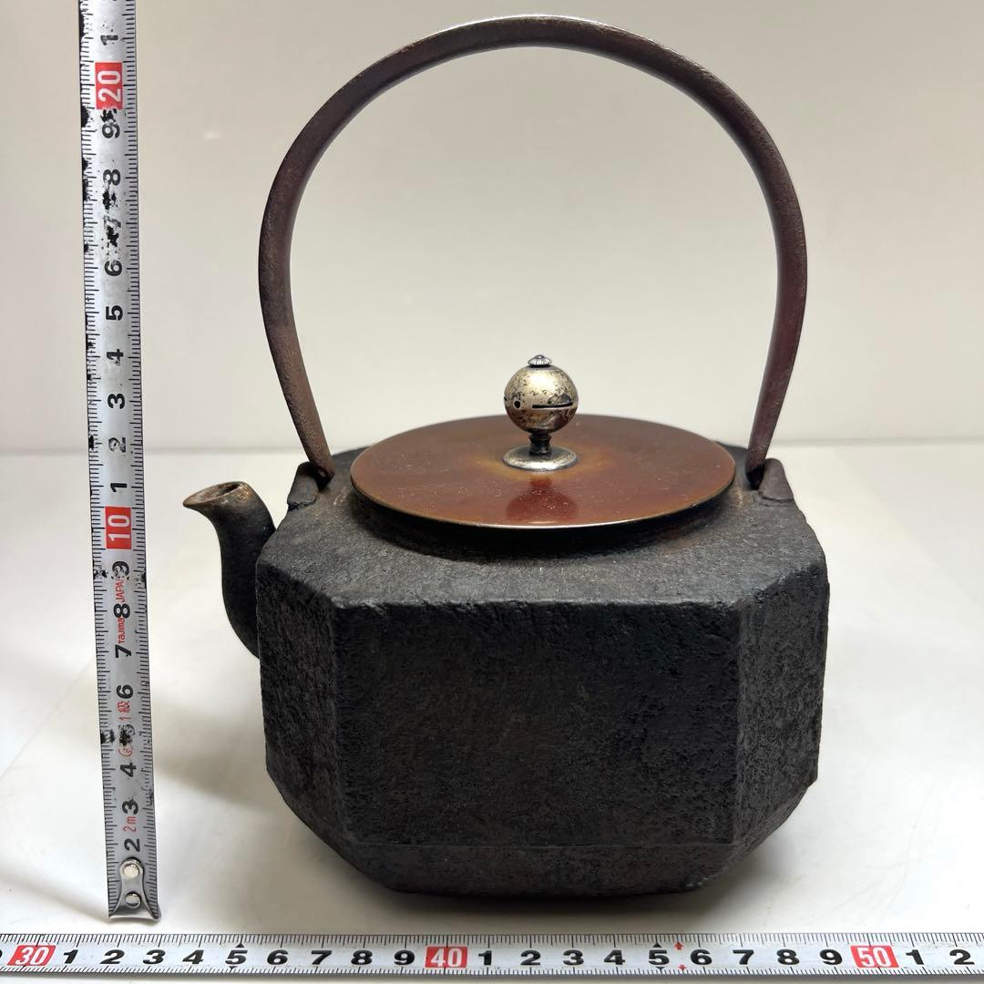 精金堂　雷文象嵌把手八角鉄瓶　合箱　1708g 東Y7-0509⭐︎2Fトニチ