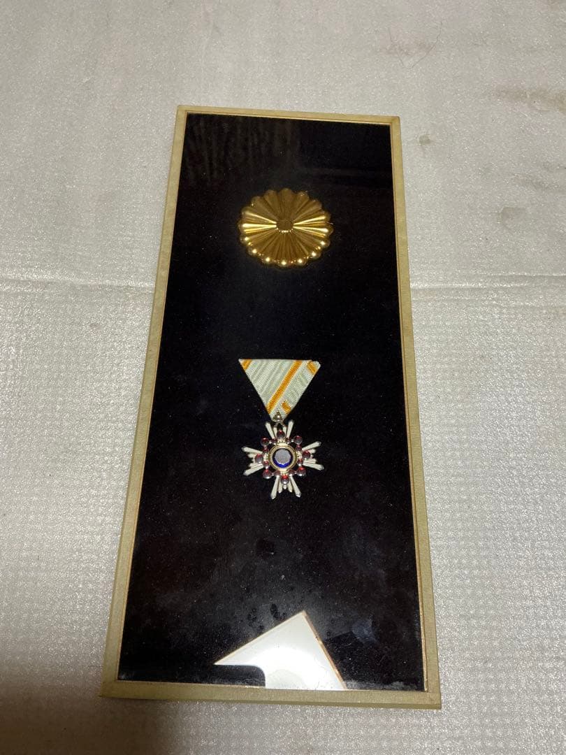 勲章／ケース入り・勲五等・瑞宝章。【美品／内閣総理大臣・小渕恵三氏】。