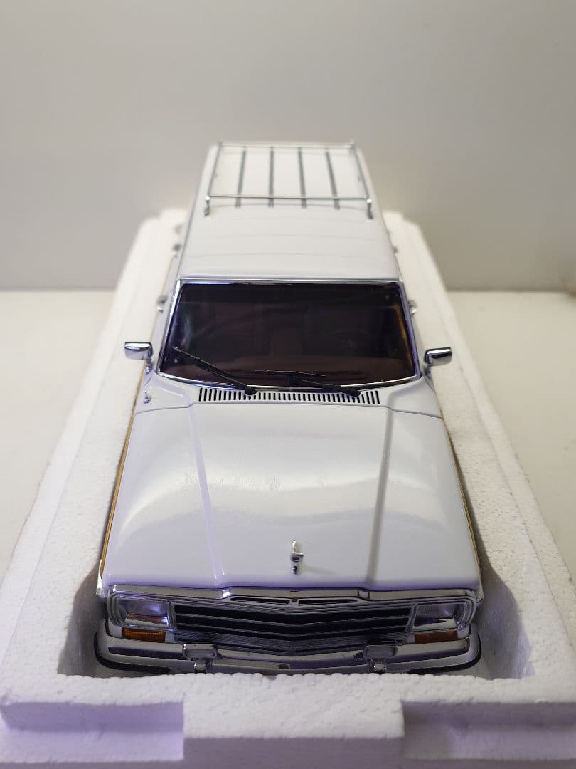 オートアート 1/18 ジープ グランド ワゴニア ホワイト