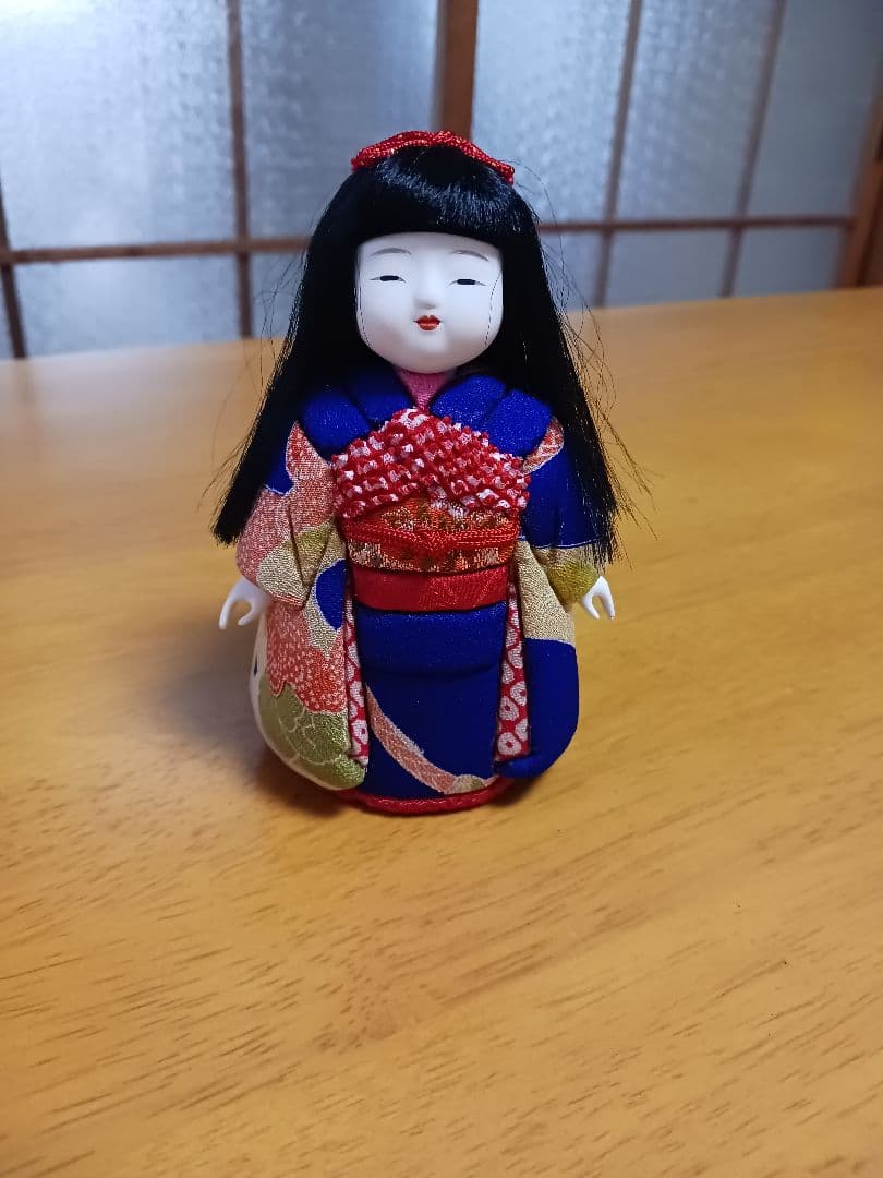 市松人形 青と赤の着物