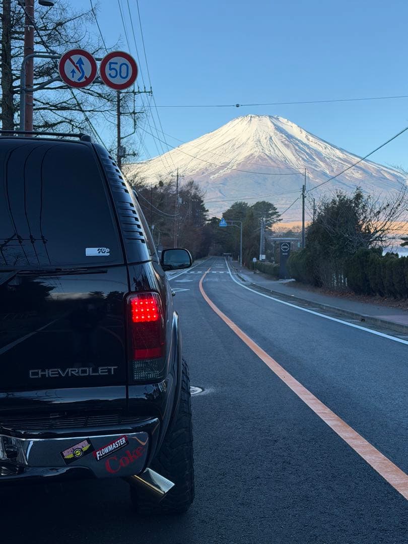 00-06シボレー・タホ、サバーバン レッドスモークテールレンズランプ