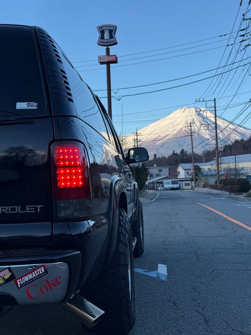 00-06シボレー・タホ、サバーバン レッドスモークテールレンズランプ