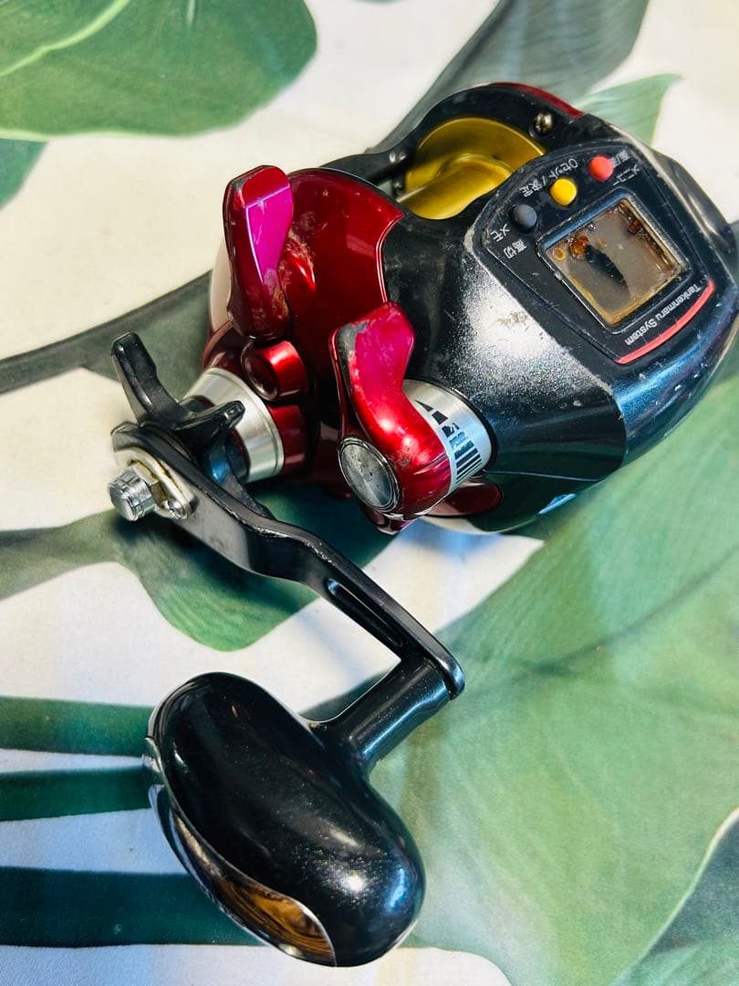 デジタル表示付き電動リール 赤/黒 SHIMANO 3000 ジャンク