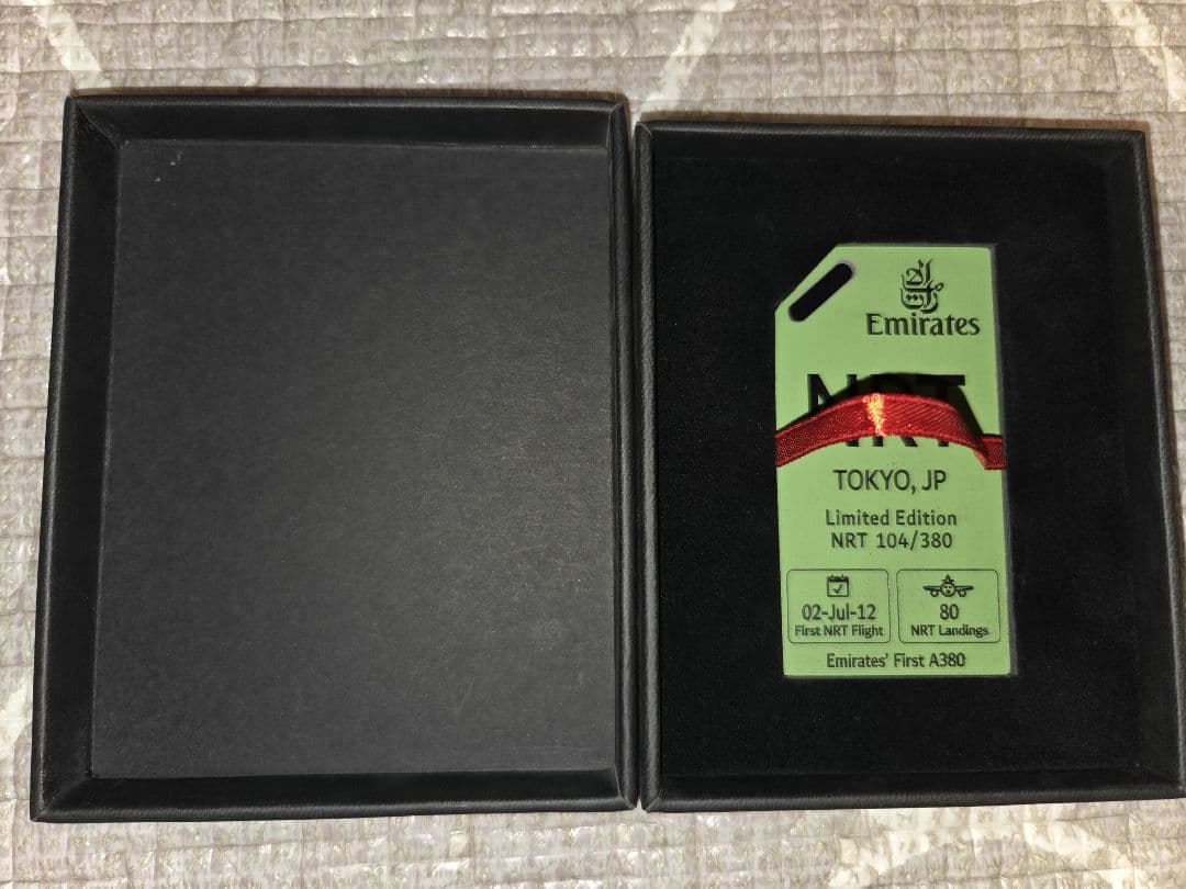 航空機　胴体切り出し　エミレーツ航空　エアバス A380 初号機　スキンタグ