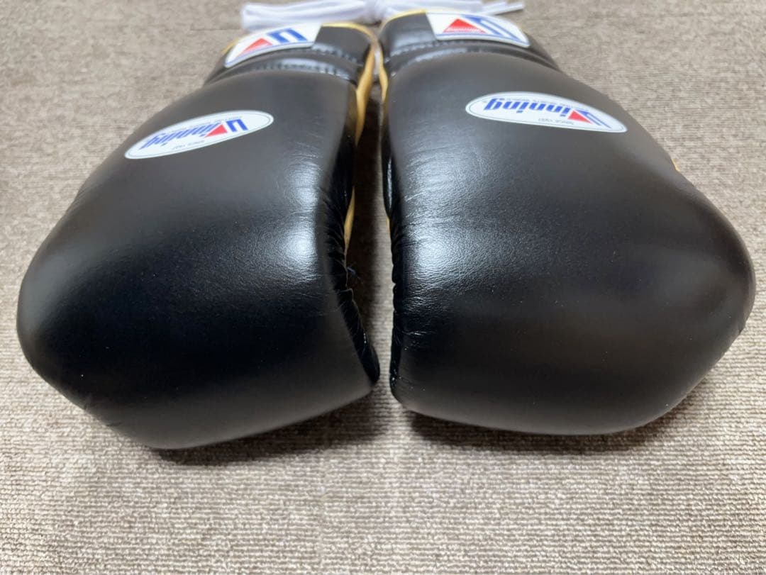 ウイニング　ボクシンググローブ　16oz 紐式　黒　ゴールド