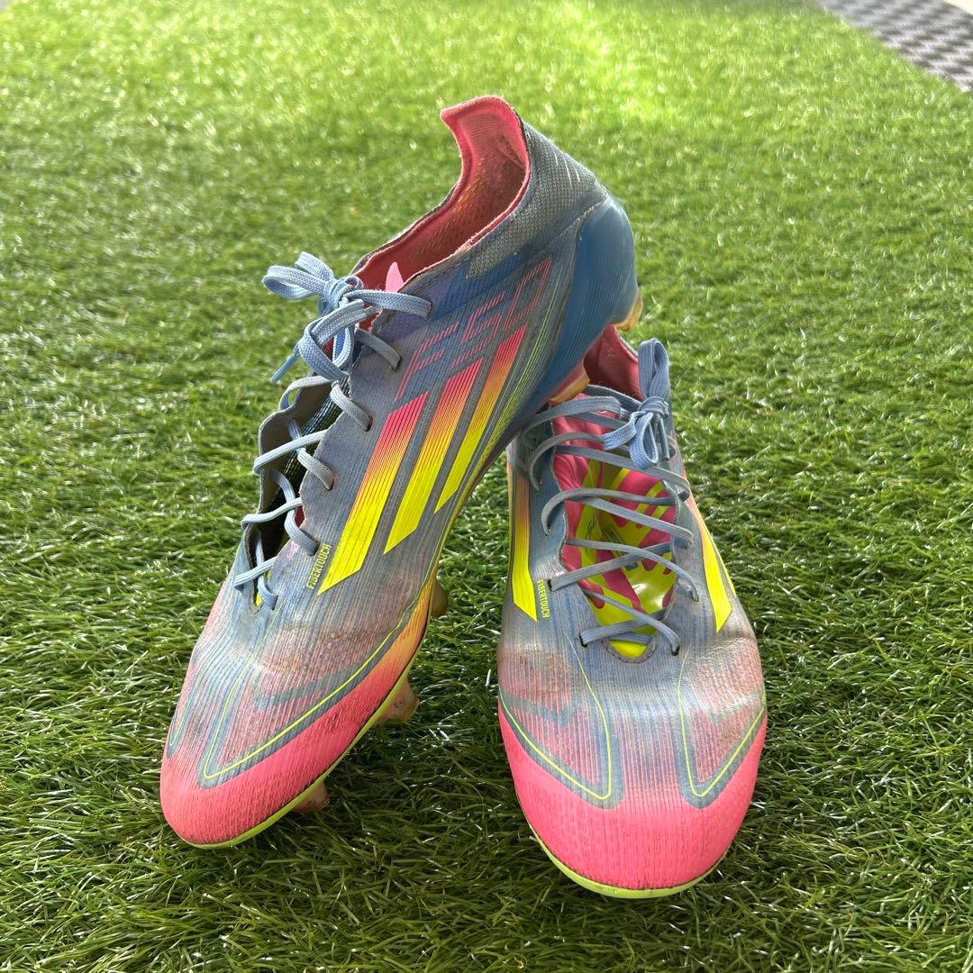 adidas PESO サッカーシューズ