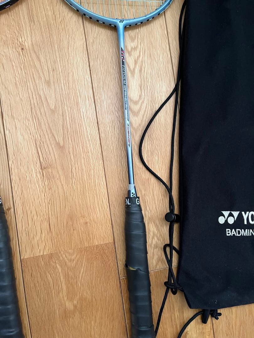 バドミントンラケット右4本セットヨネックス