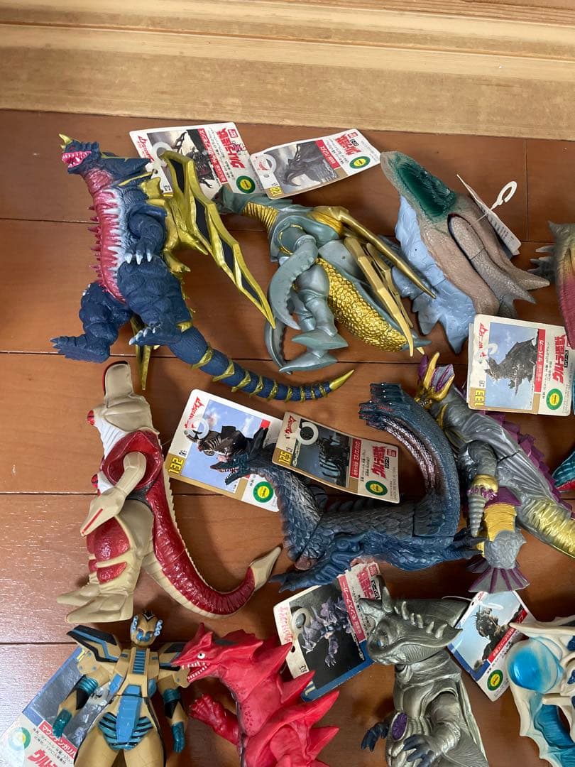 輝*様 タグ付き　ウルトラマンティガ　ダイナ　ガイア　怪獣シリーズ　ソフビ　まと