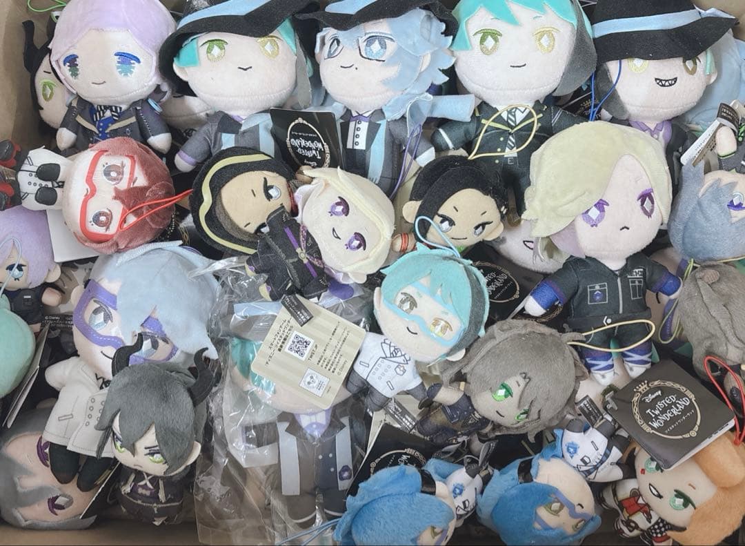 ツイステッドワンダーランド ツイステ ぬいぐるみ アクスタ 缶バッジ まとめ売り