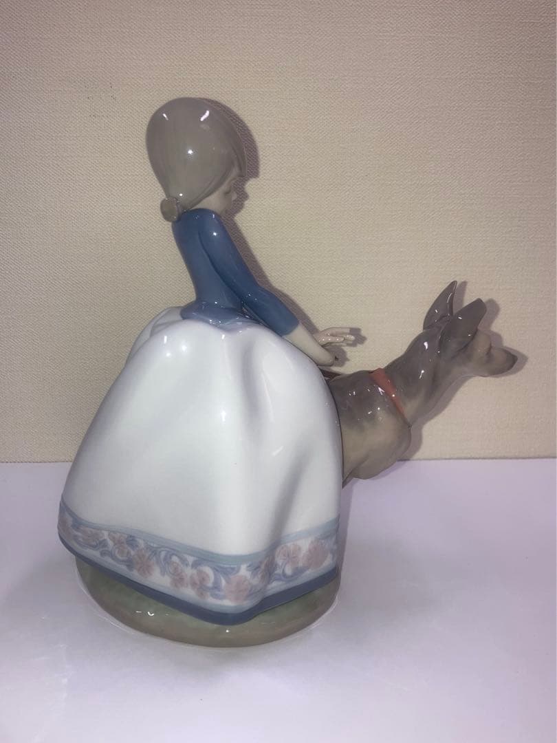 リヤドロ　Not So Fast フィギュリン　少女と犬