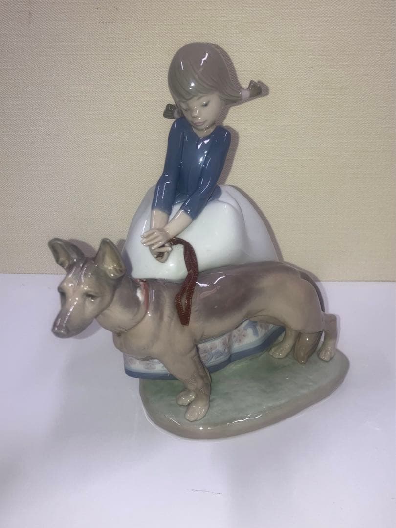 リヤドロ　Not So Fast フィギュリン　少女と犬