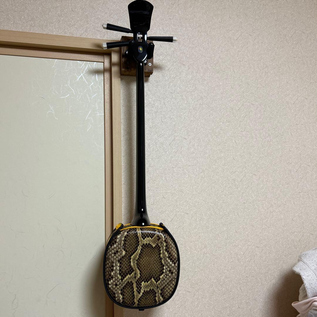 三線 本体 ヘビ革製 ハードケース付き