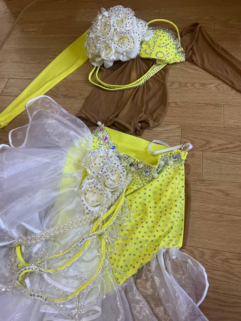 未使用に近い黄色ラテンドレス　サイズS~M ストレッチあり