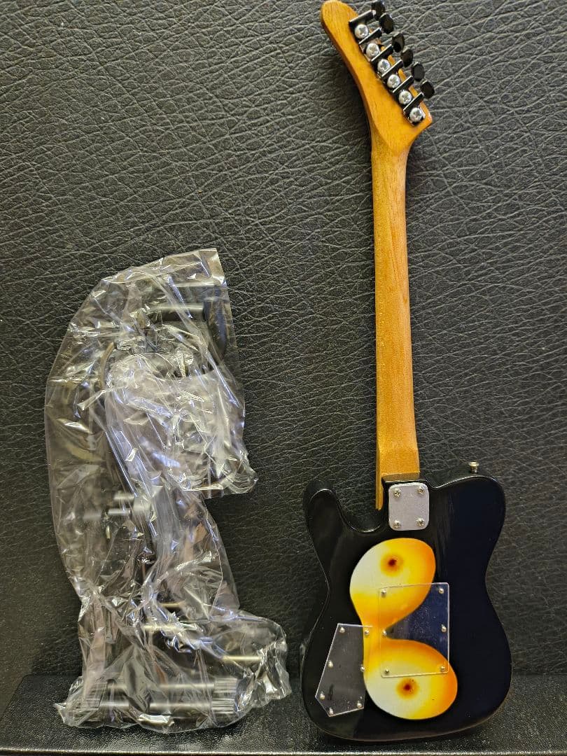 AXE HEAVEN ミック・マーズ　ミニギターフィギュア