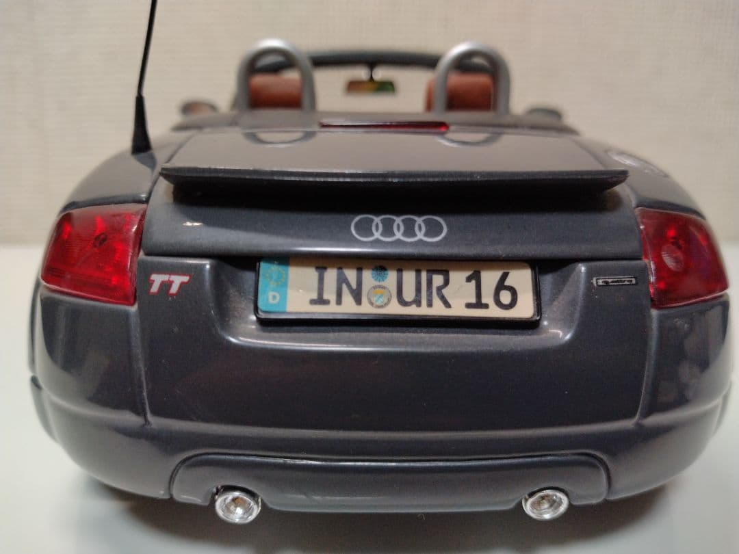 Audi TT ロードスター　1/18