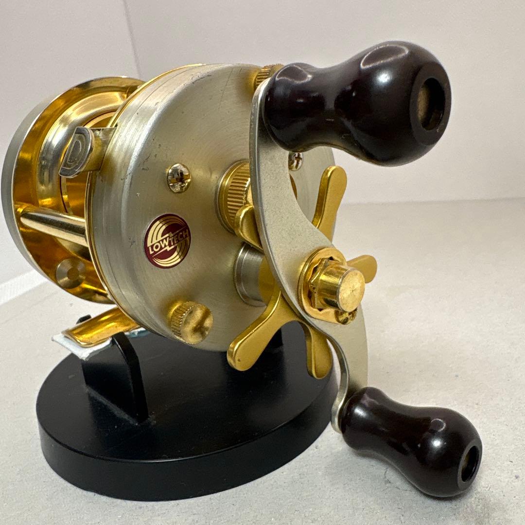 道楽マツモトーイＡ-20ベイトリール ゴールド/シルバー 収納袋付き