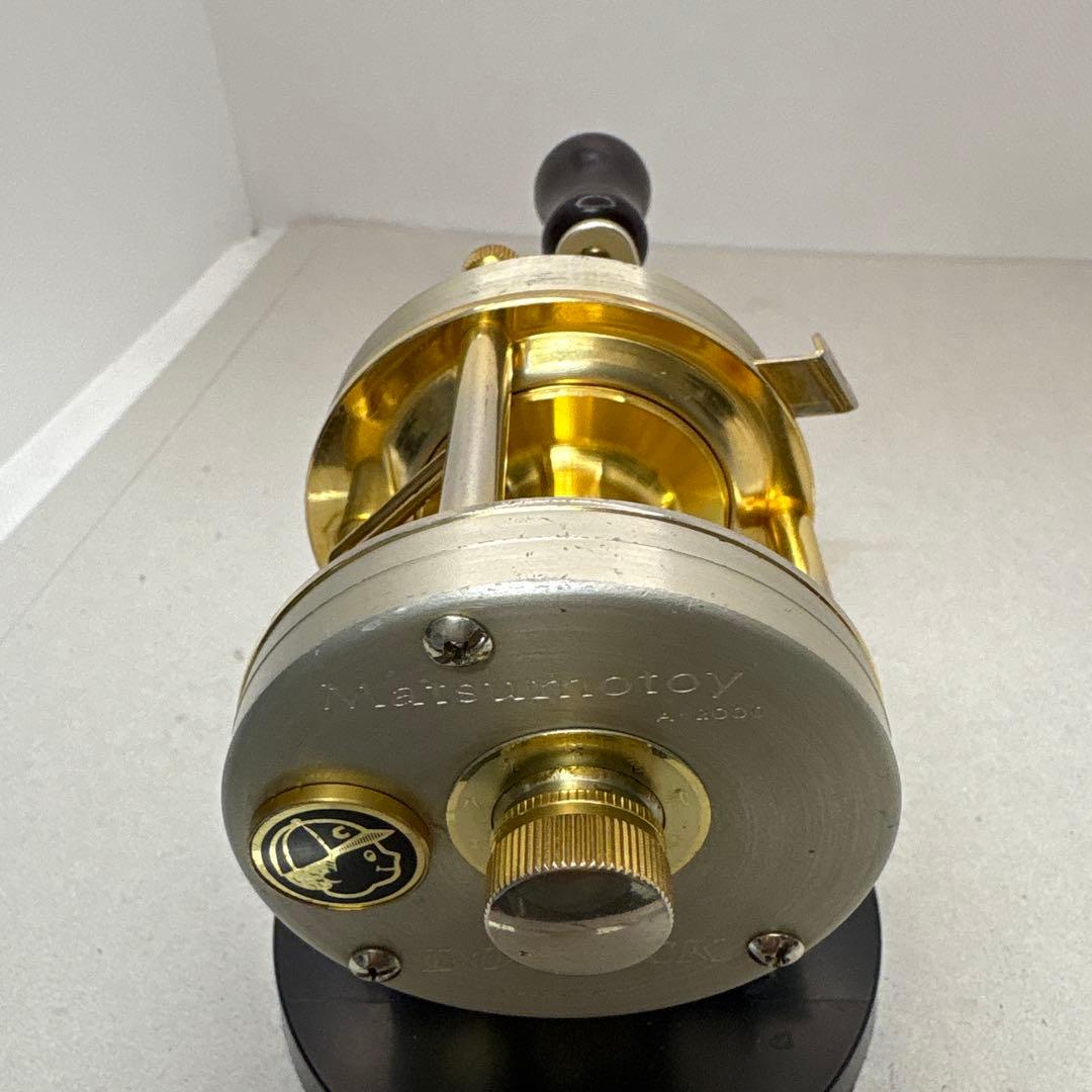 道楽マツモトーイＡ-20ベイトリール ゴールド/シルバー 収納袋付き