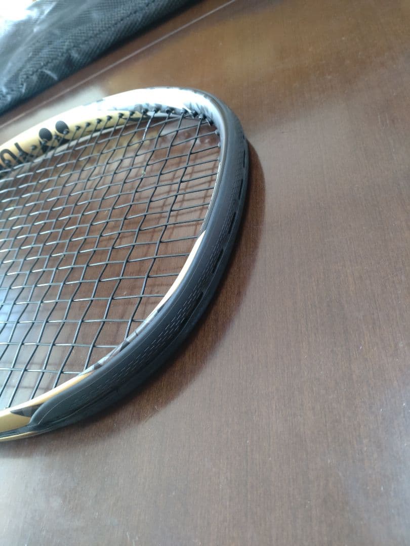 テニスラケット　YONEX　ezone 大坂なおみモデル