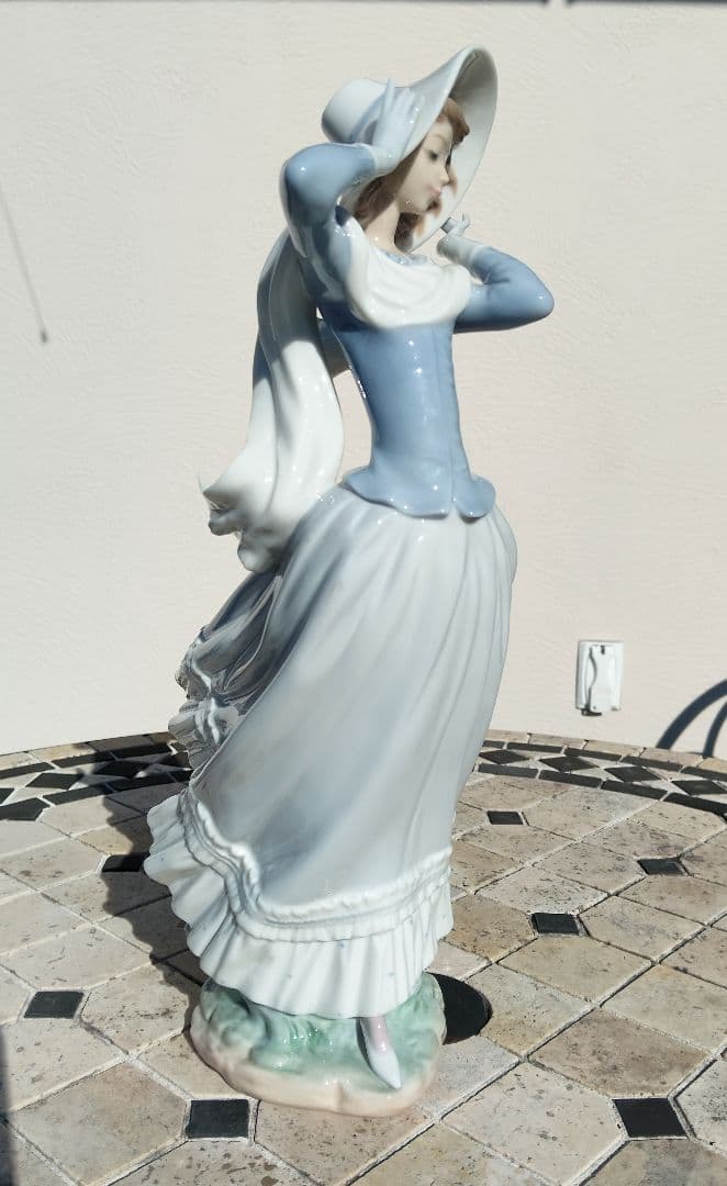 リヤドロ【LLADRO】 春のそよ風