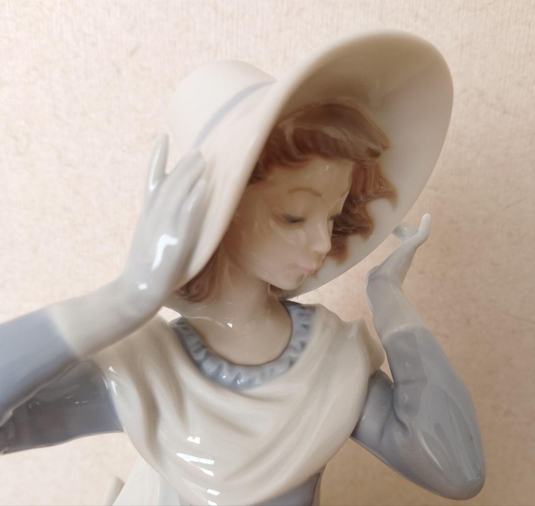 リヤドロ【LLADRO】 春のそよ風