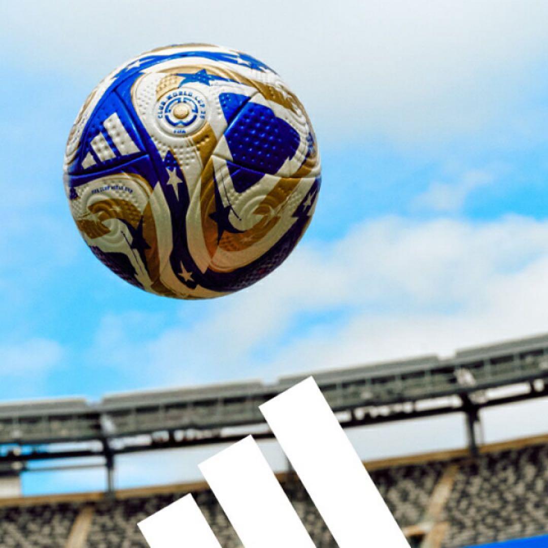 アディダス　サッカーボール　5号球