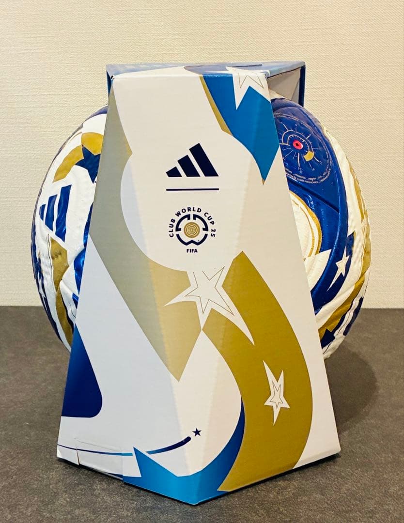 アディダス　サッカーボール　5号球