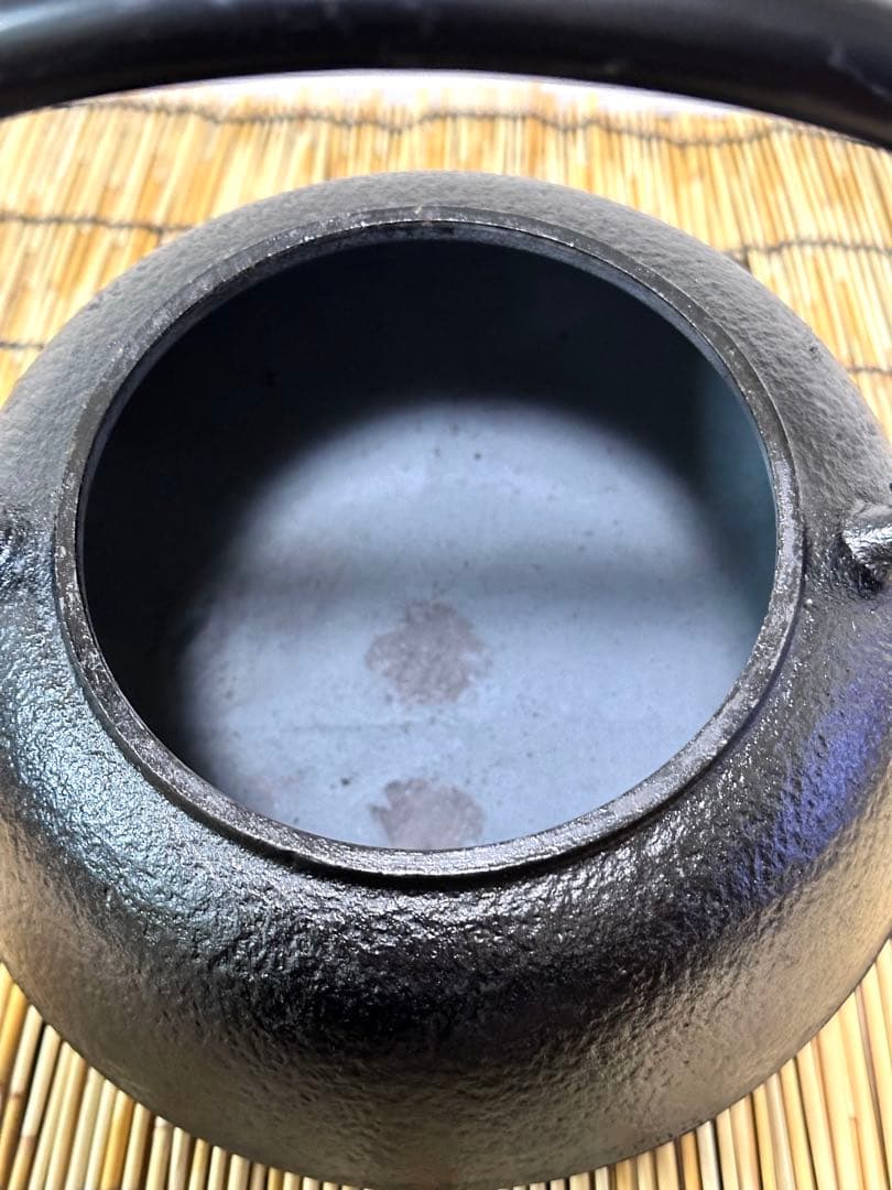 未使用品、付属品付　南部岩鋳造　１８型肌文様　南部鉄瓶　sunny様　売約済み