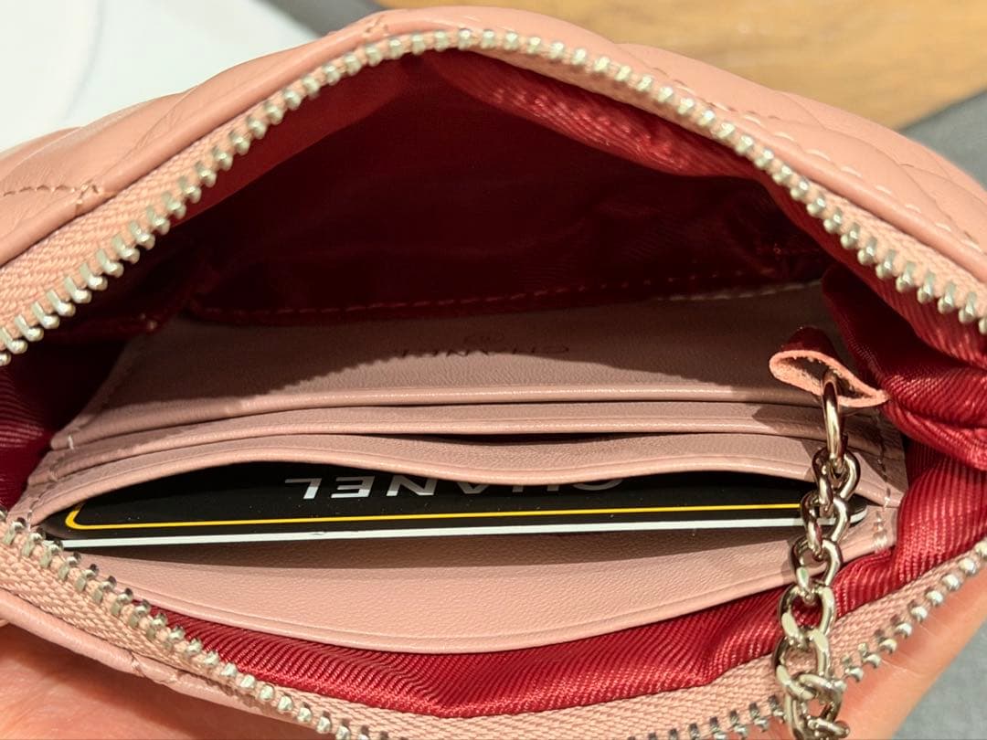 ノベルティ　ccロゴピンク　キルティング　キーリング付きケース