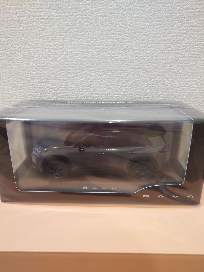 新型RAV4 カラーサンプル　Adventure 　ブラック×アーバンロック