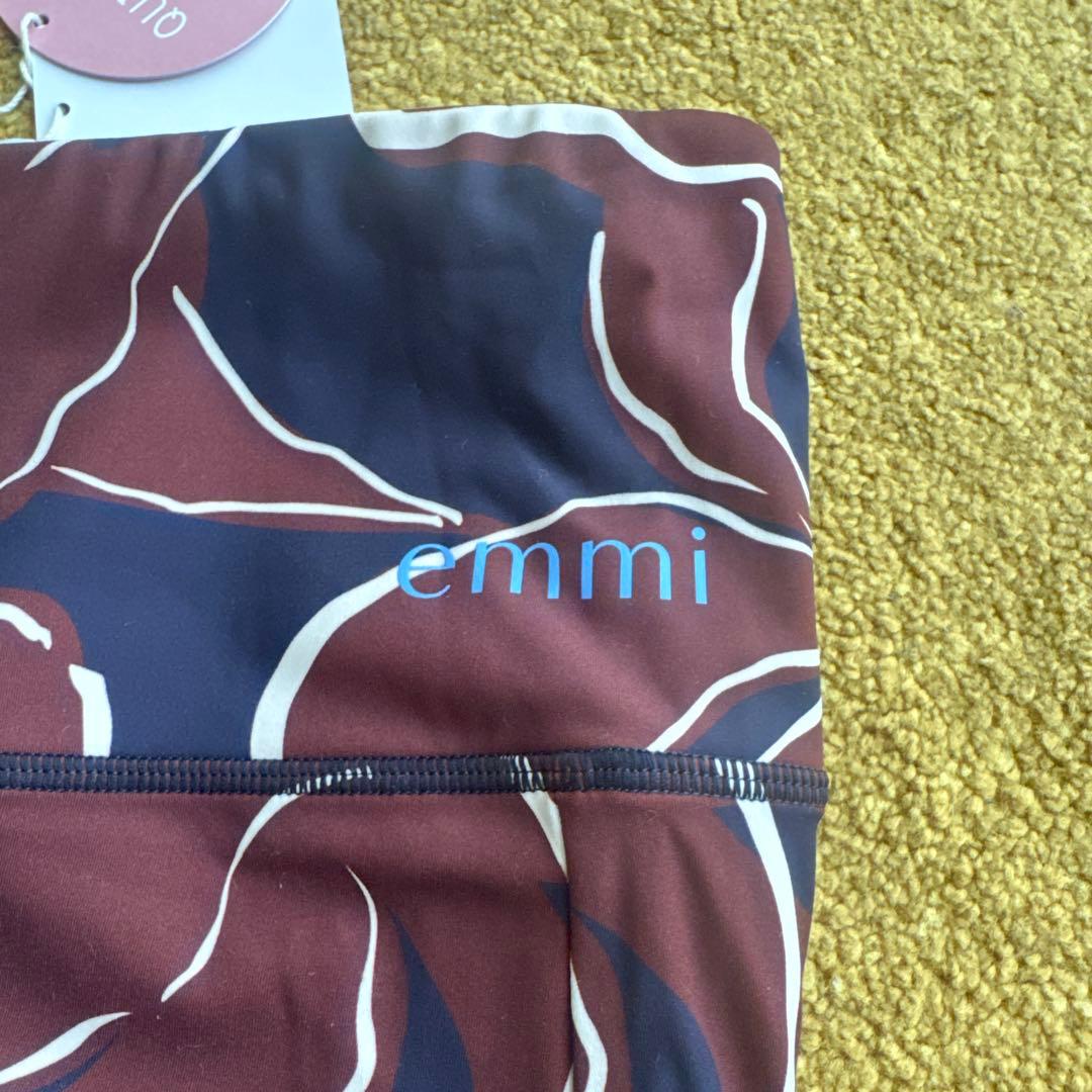 emmi ヨガウェア