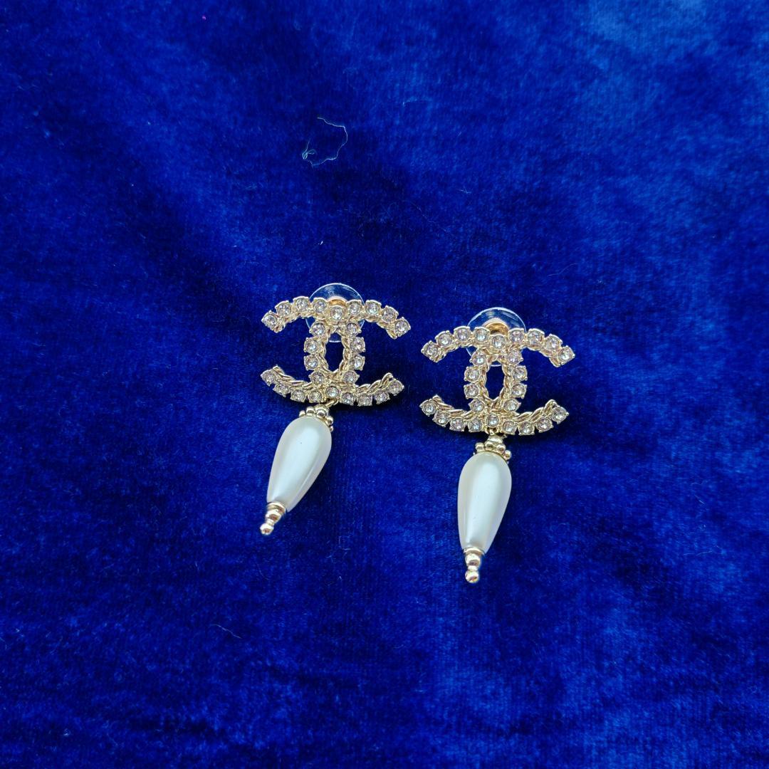 AB5806 ココマーク メタル ストラス レジン ピアス