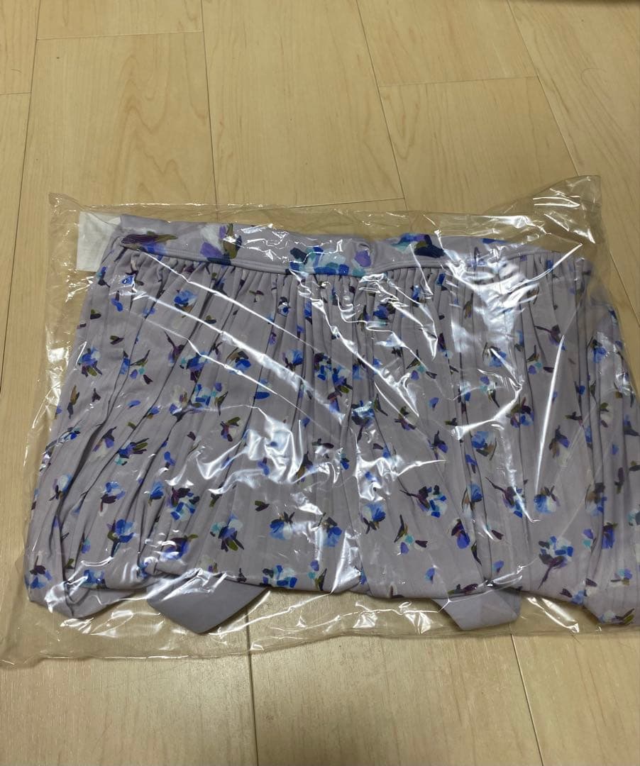 【新品未開封】ローズプリントプリーツタンクトップ