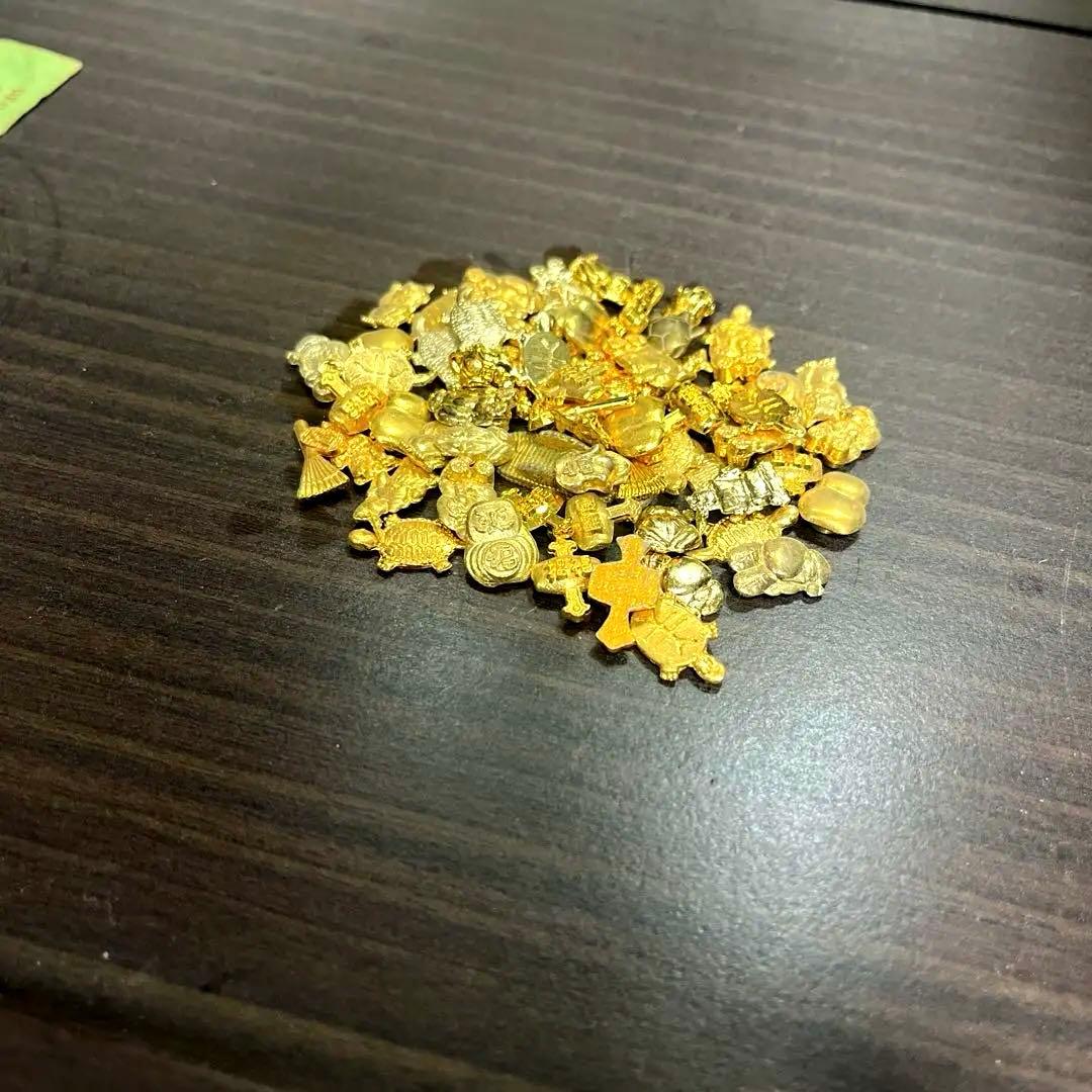 金の縁起物持ち歩くだけで幸運を引き寄せる合計66個