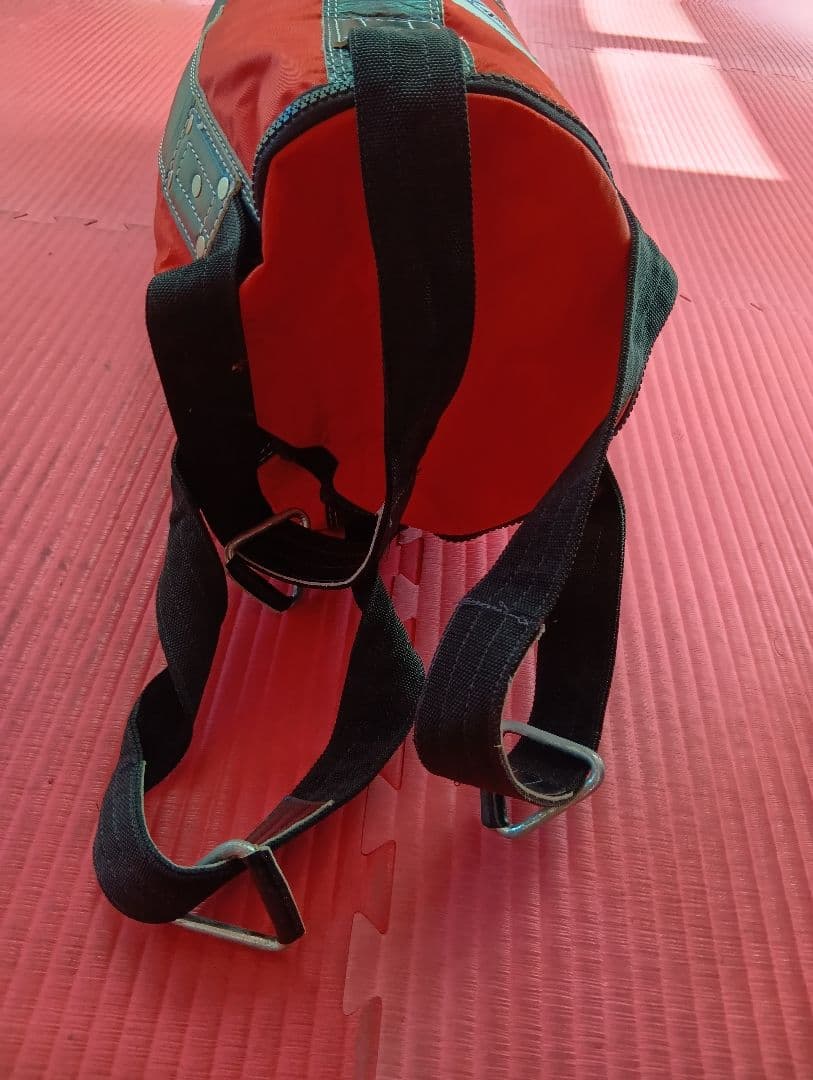 タイの老舗格闘技ブランド「Fairtex (フェアテックス)」製のサンドバッグ