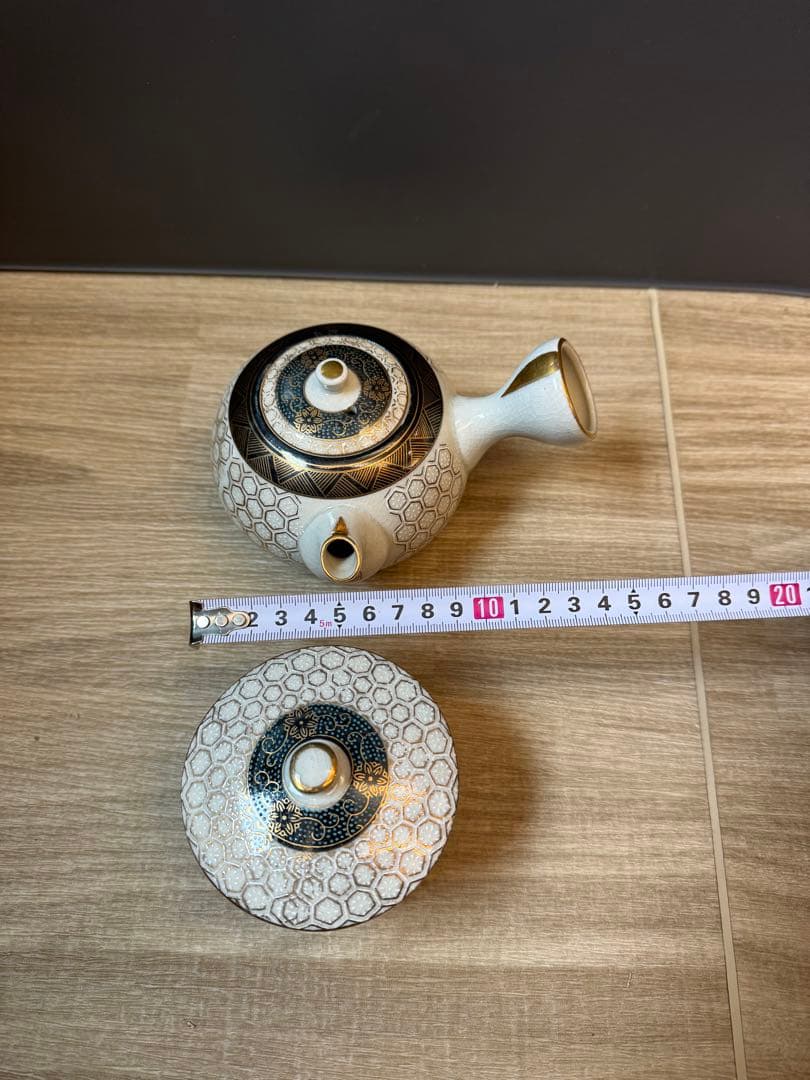 1503  九谷焼　金亀甲模様　茶器セット　急須1  湯呑蓋付5  金彩