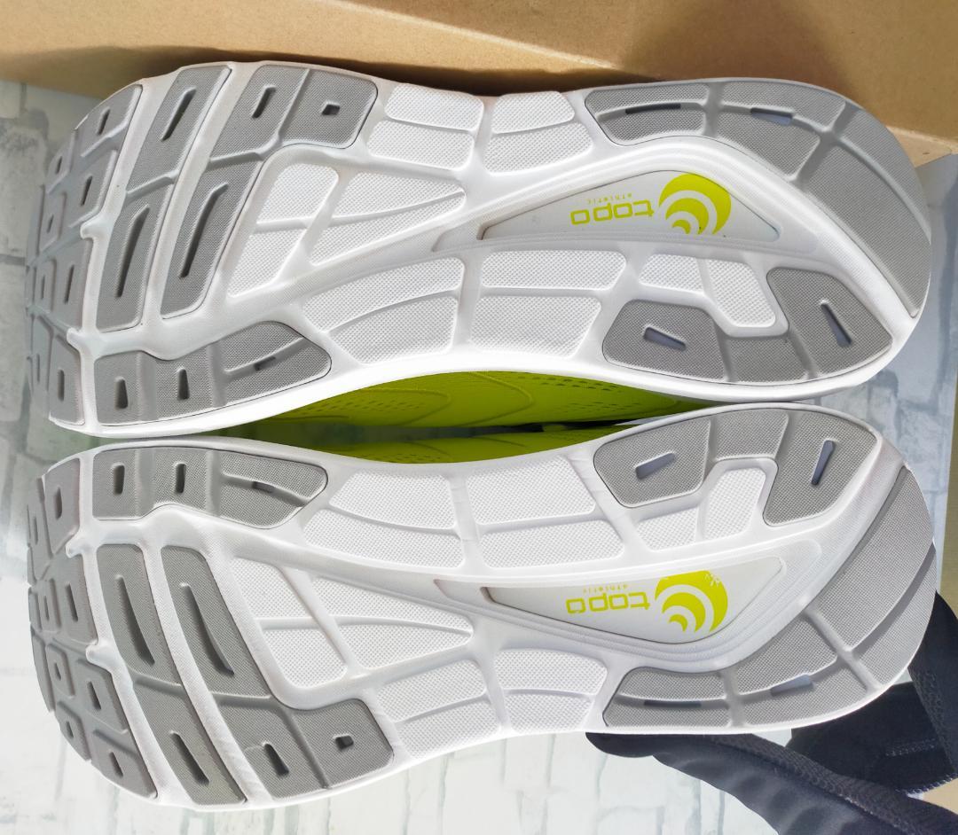 トポアスレチック TOPO ATHLETIC PHANTOM 2 未使用品