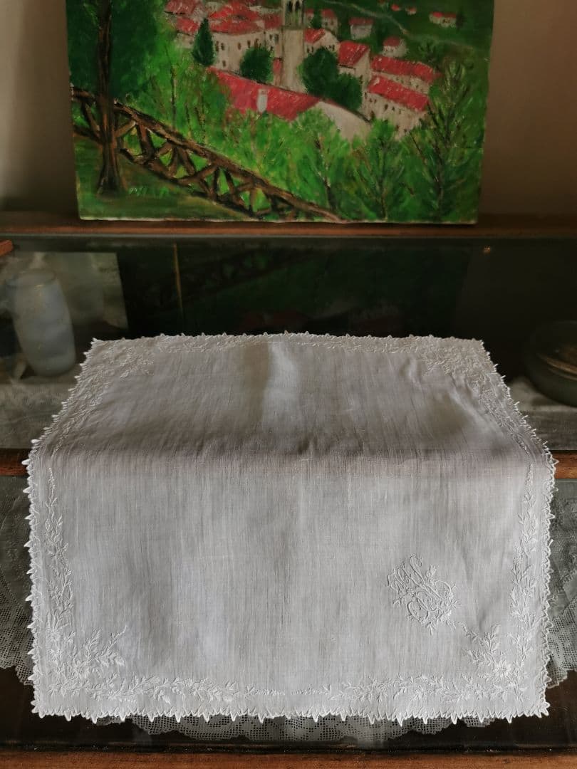 アンティークフランス 精緻なスカラップ 草花刺繍ハンカチーフ 花文字イニシャル