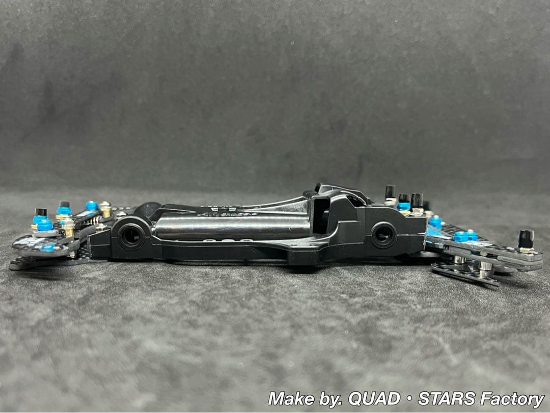 【ミニ四駆・AR用】2軸ATピボット＋1軸リヤアンカー＋リヤスキッド　カーボン