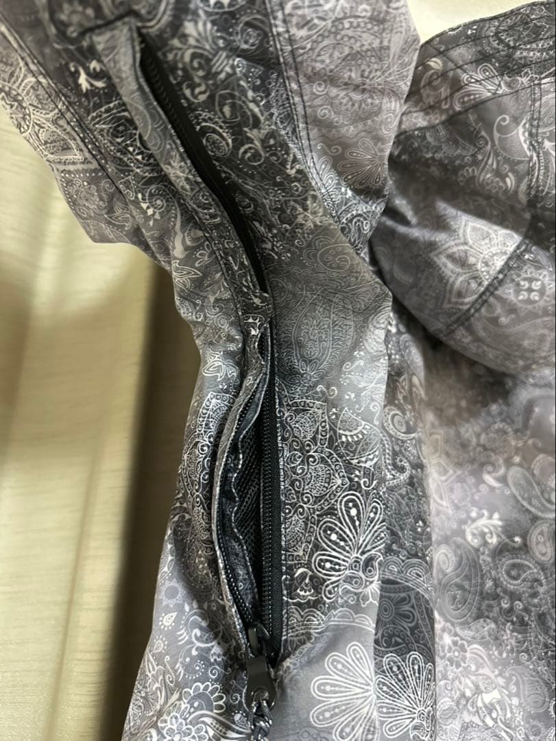 ペイズリー柄スノーボードウェア（女性用）