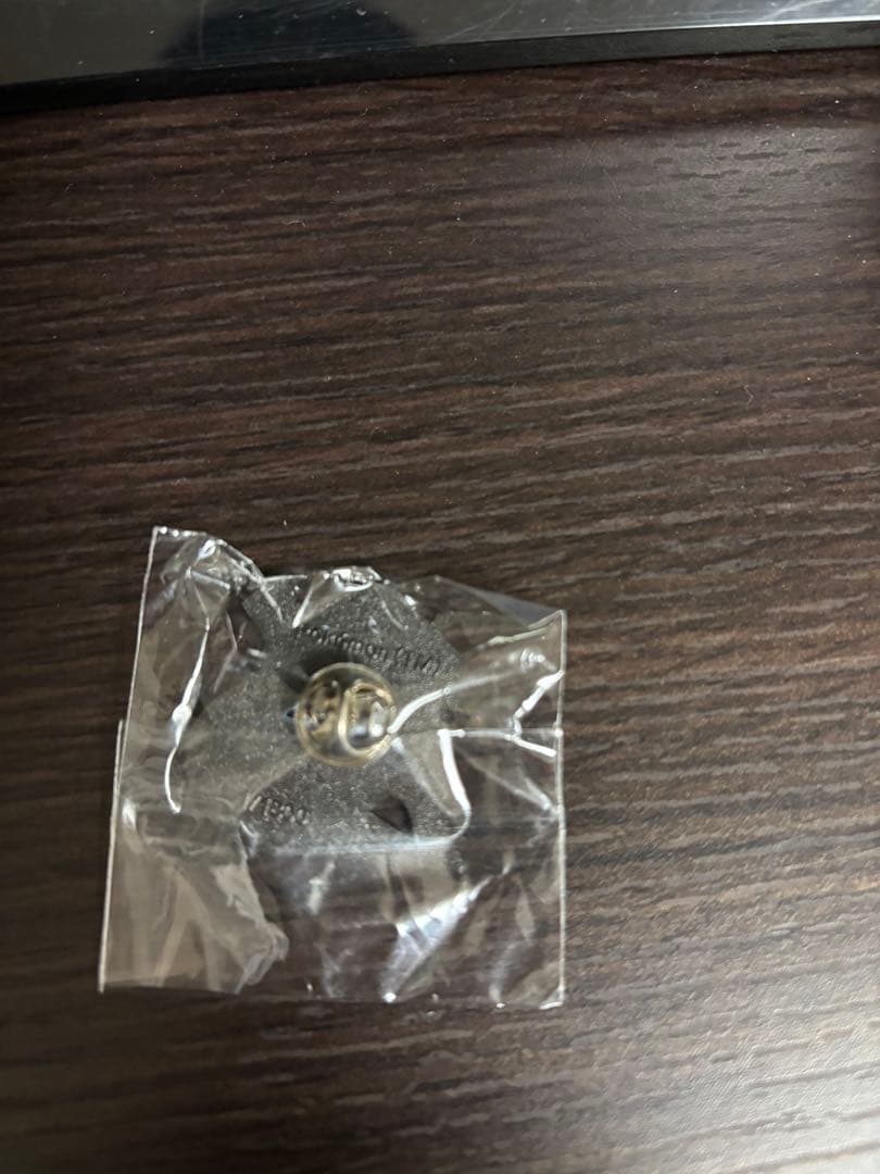 非売品新品　パリオリンピック　ピカチュウピンバッジ