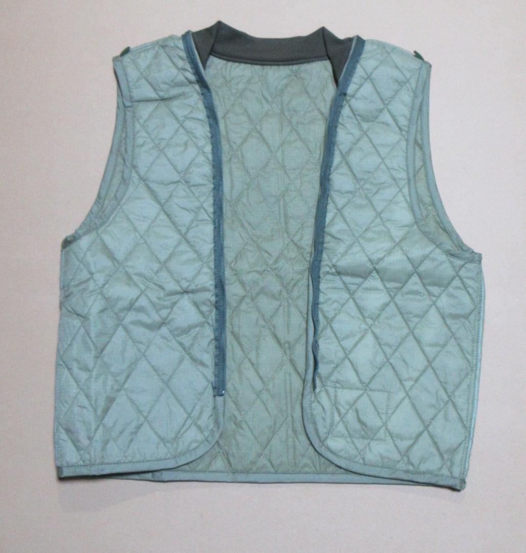 ２号：陸上自衛隊のジャンパー（Ｍ～Ｌサイズ）