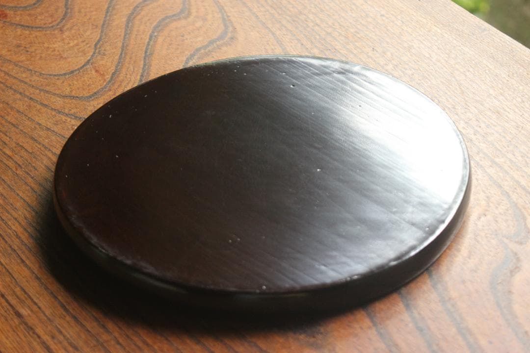 シンプルデザインに上質縁金黒漆の小ぶり丸盆（検輪島塗お盆丸盆