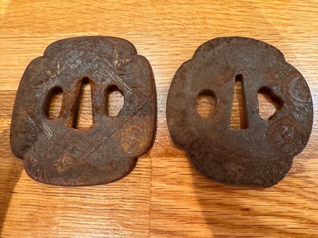 鉄製 鍔(つば) 装飾あり 刀剣　時代物　骨董