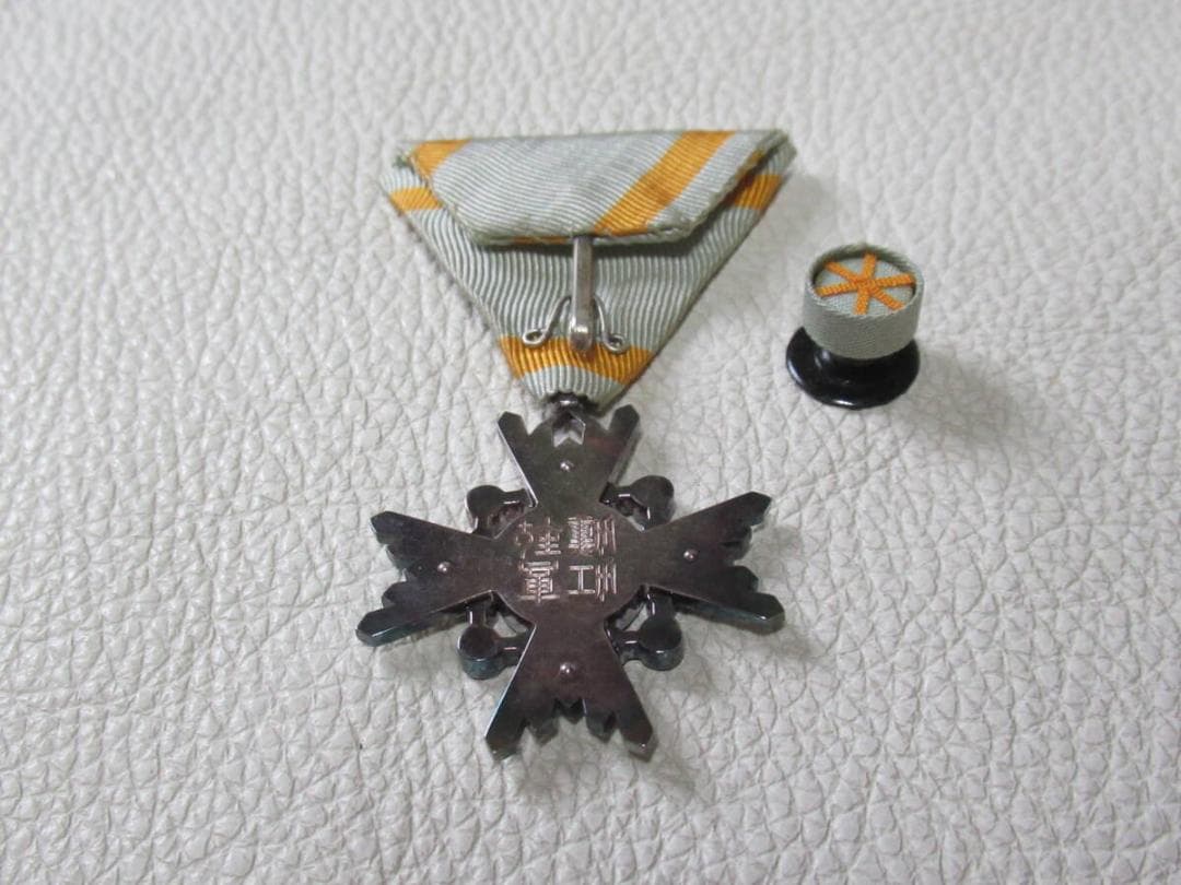 未使用 大正時代 黒漆塗箱/略章付◆勲六等瑞宝章(瑞宝単光章) 銀製 勲章/徽章