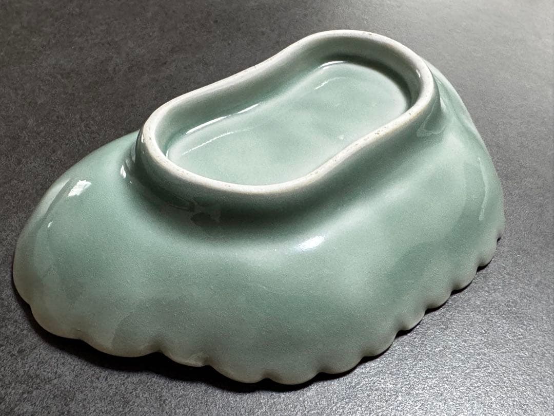 後期鍋島青磁　蝶形陽刻変形皿　平向付