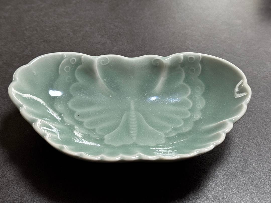 後期鍋島青磁　蝶形陽刻変形皿　平向付