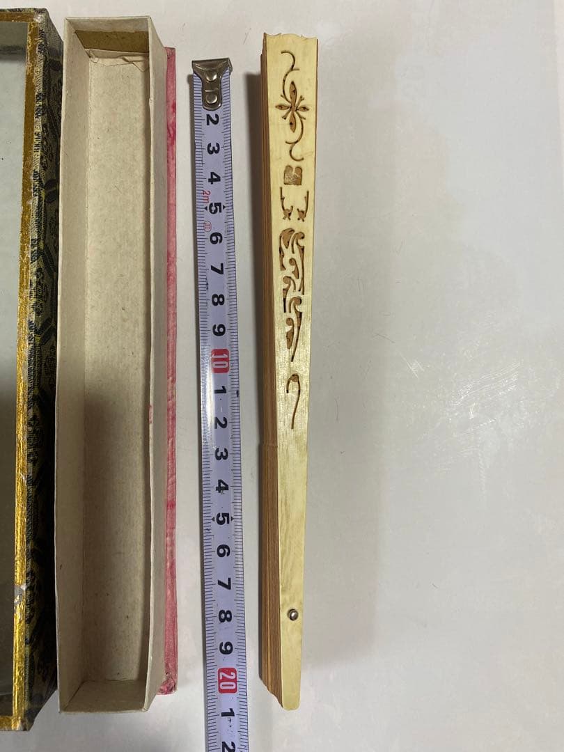 ♦️中国 香港 伝統工芸 透かし彫り 扇子 扇？骨？鹿角 置物飾り 団扇 骨董品