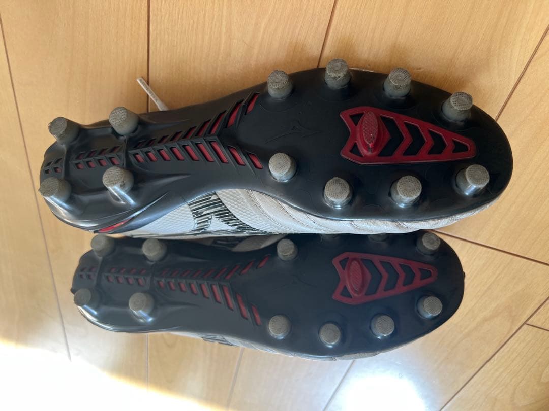 【最終お値下げ】モレリアネオ4ベータジャパン　ホワイト スパイクシューズ