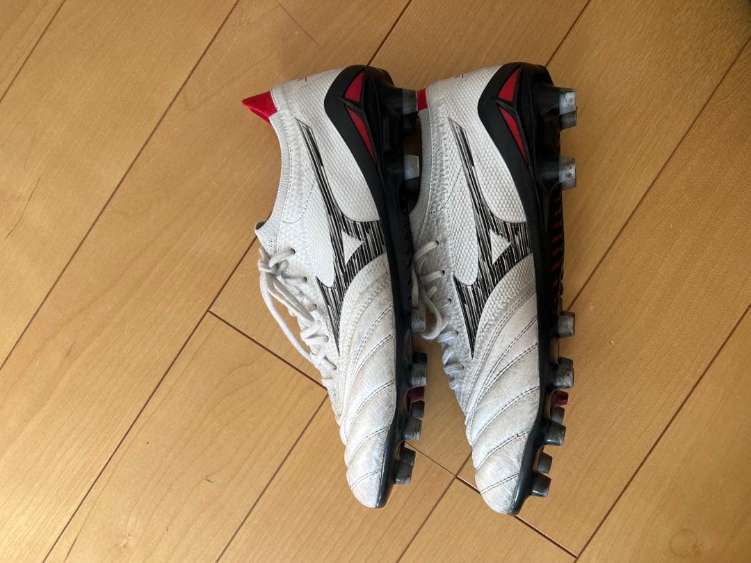 【最終お値下げ】モレリアネオ4ベータジャパン　ホワイト スパイクシューズ