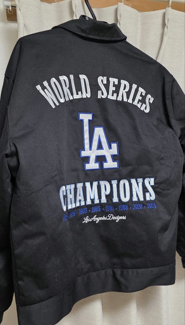 ドジャース　ワールドシリーズ優勝記念ジャケット　海外Mサイズ